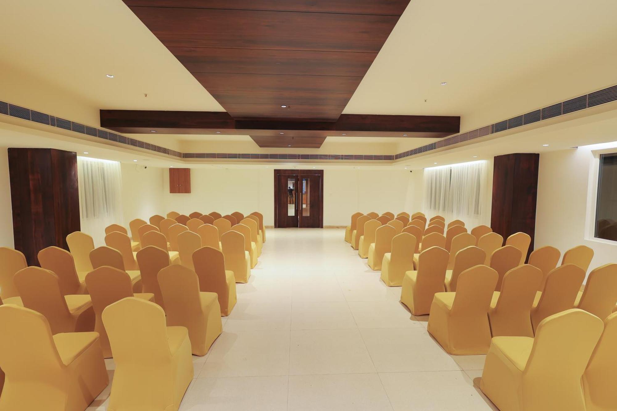 Icon Grand Hotel By Bhagini Bangalore Exterior photo